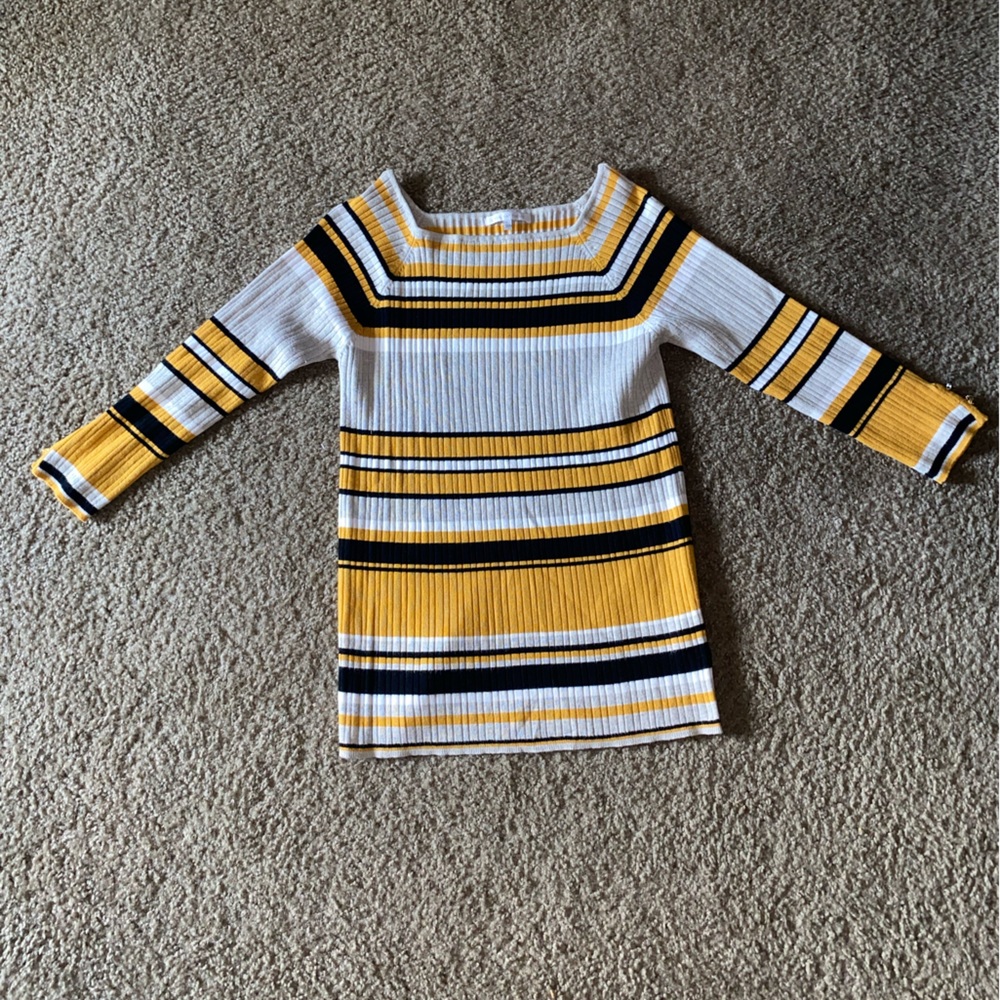 Linda Matthew’s long sleeve sweater. Worn a few times.
